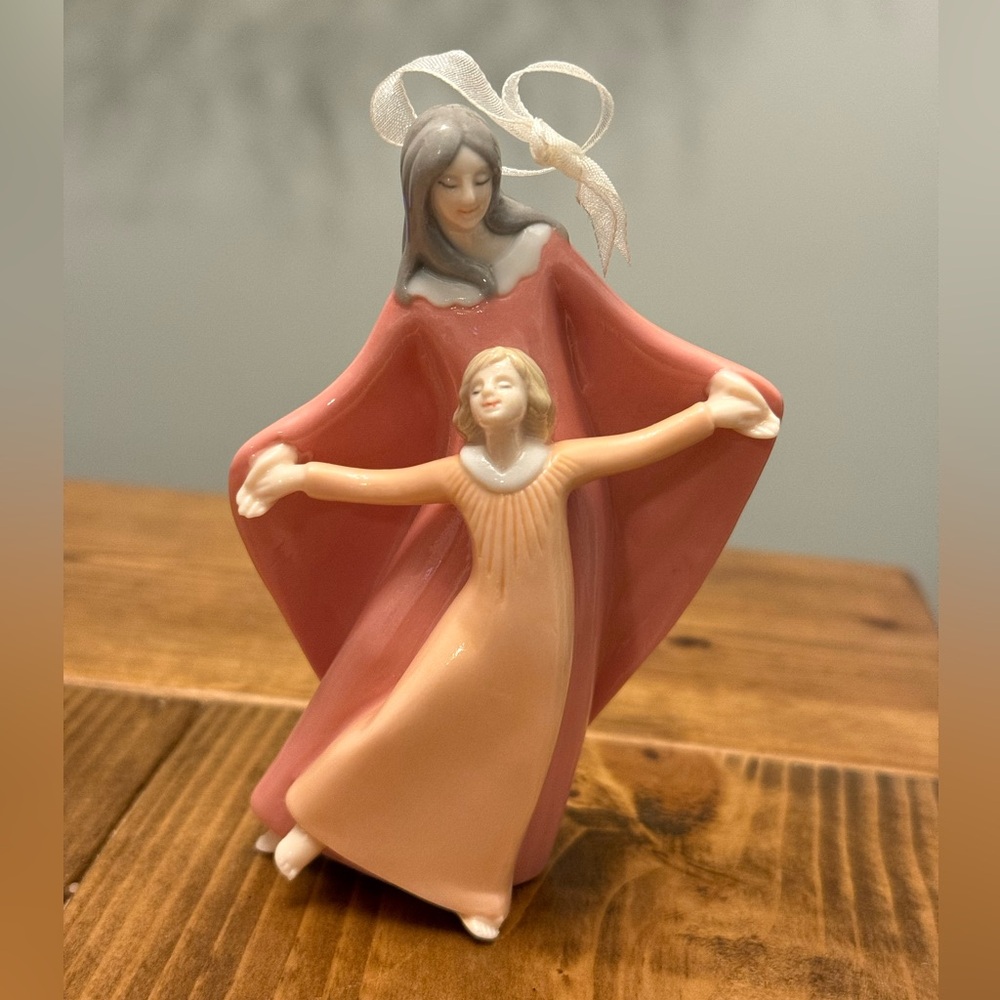 2004 Hallmark An Angels Touch Keepsake Ornament QXG5634 Original Box